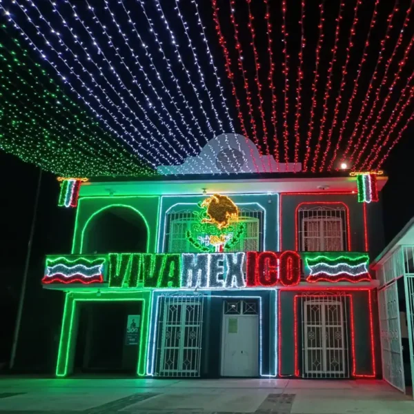 Figura LED letras grandes VIVA MEXICO para adornar fachadas de presidencias municipales, monumentos, zócalos, calles y avenidas adornado con luces LED tricolor