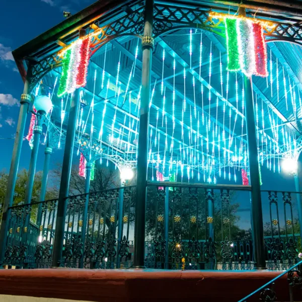 Figura LED Pendón Tricolor para adornar Kioscos, parques públicos, jardines, zócalos, vía pública y municipios