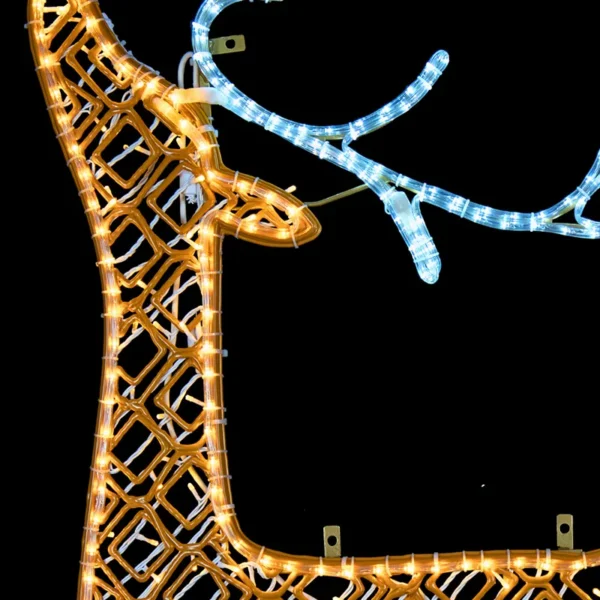 La figura LED Reno dorado grande está fabricada con estructura de acero, material reciclado bioprint, manguera y serie Blanco Cálido