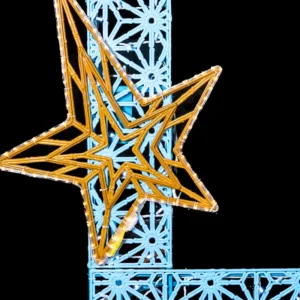 La figura LED gigante Portarretrato astral está fabricada con estructura de acero y material reciclado bioprint, incluye serie blanco frío y manguera LED blanco cálido