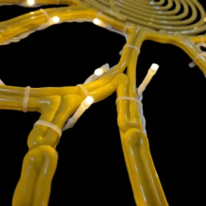 La Figura LED Gigante en forma de Girasol está fabricada con material reciclado Bioprint resistente a la intemperie