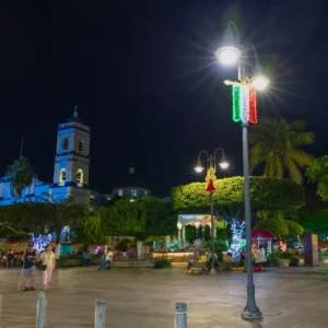 Figura LED Pendón Tricolor para adornar Kioscos, parques públicos, jardines, zócalos, vía pública y municipios