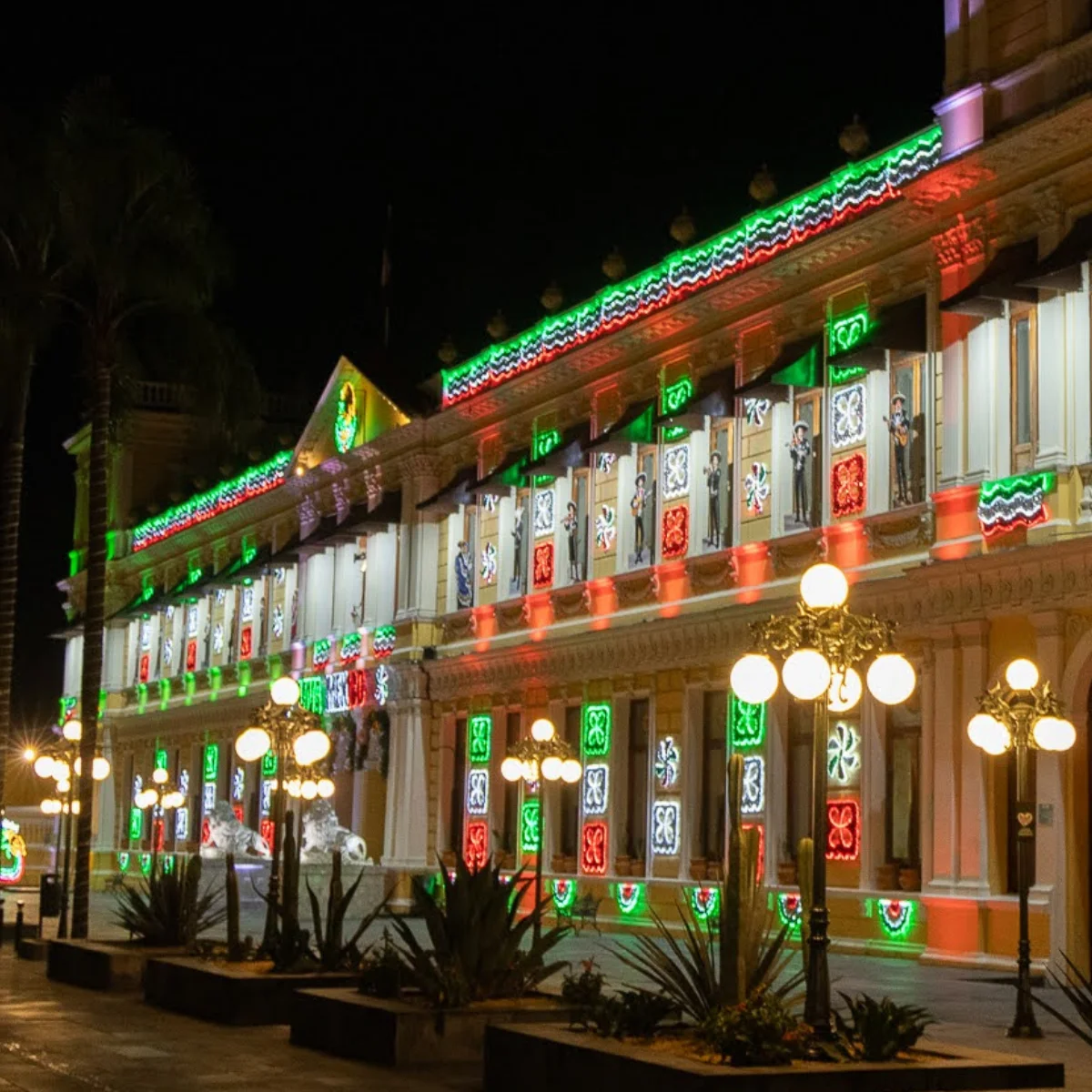 Figura LED Cinta tricolor grande para adornar Fiestas Patrias grito de independencia para calles, avenidas, plazas y parques púbicos