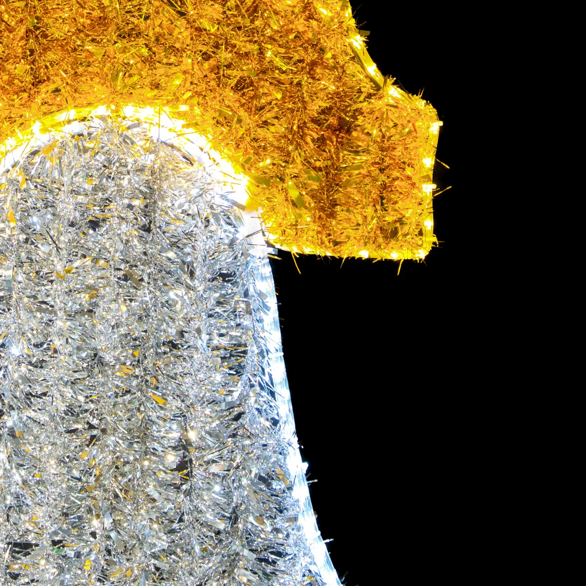 Figura LED en forma de Campana de color Blanco con acero para adornar fachadas de presidencias, calles, avenidas, centros comerciales, plazas públicas y parques.