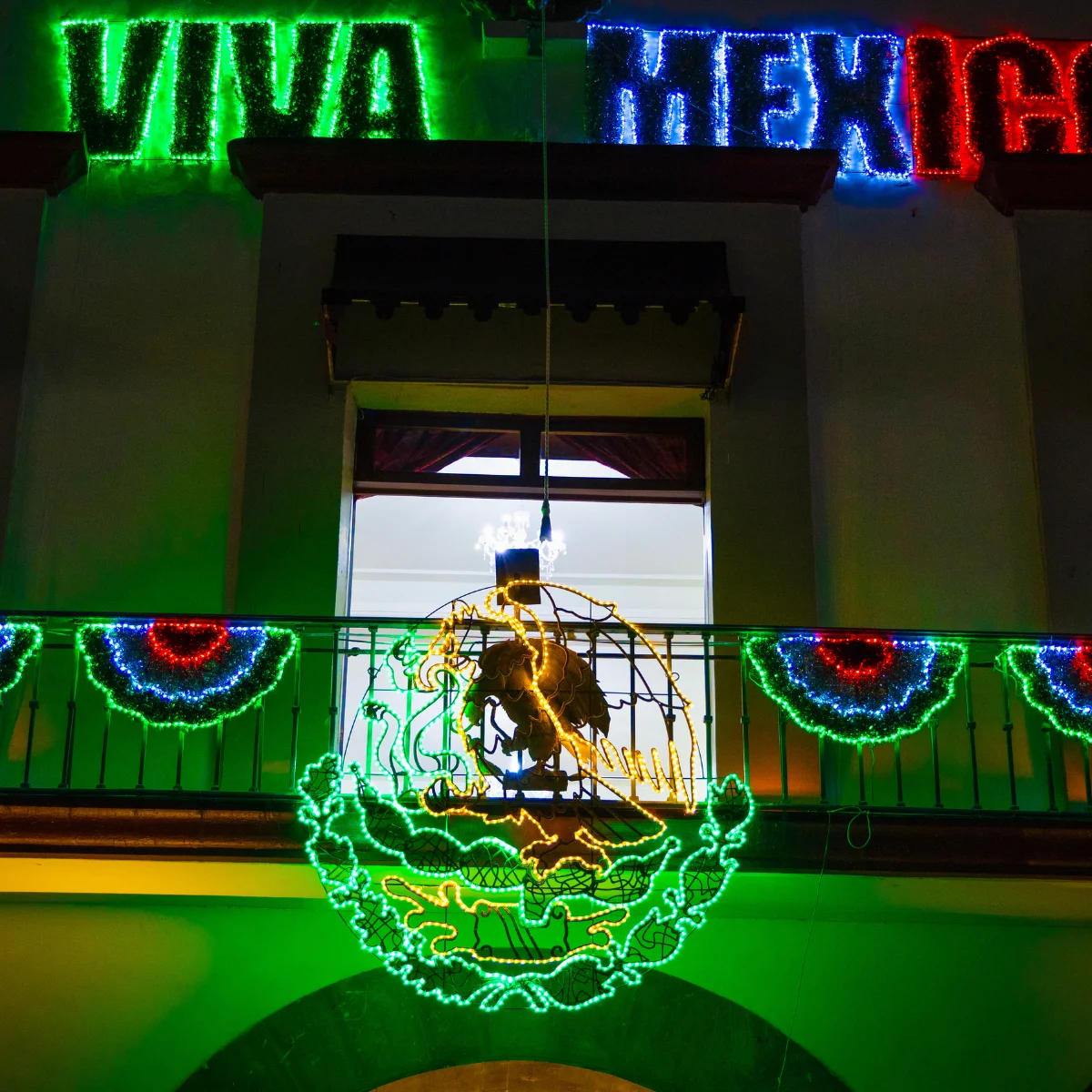 Figura LED Escudo de Fiestas Patrias Bioprint para adornar calles, avenidas, parques, zócalos y presidencias