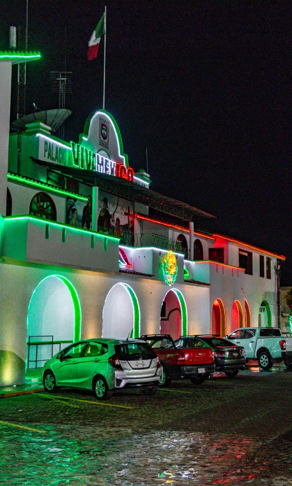 Cliente proyecto presidencia municipal adornada para el grito de independencia