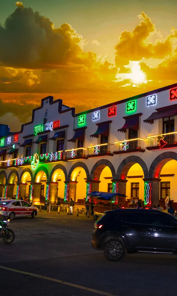 Cliente con proyecto de iluminación a gran escala para presidencia municipal