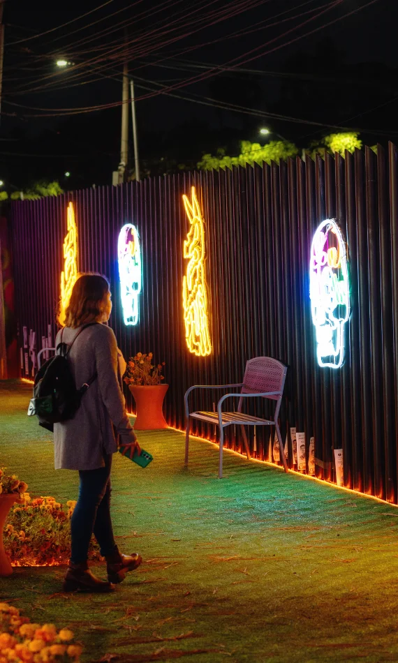 cliente con proyecto de adornos gigantes de día de muertos