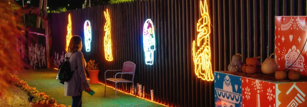 Proyecto de iluminación con figuras LED gigantes para día de muertos