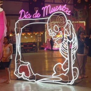 Figura LED decorativa grande para exterior en forma de Marco de Esqueleto en color blanco para día de muertos en calles, avenidas, presidencias municipales, parques, jardines, centros comerciales y plazas comerciales
