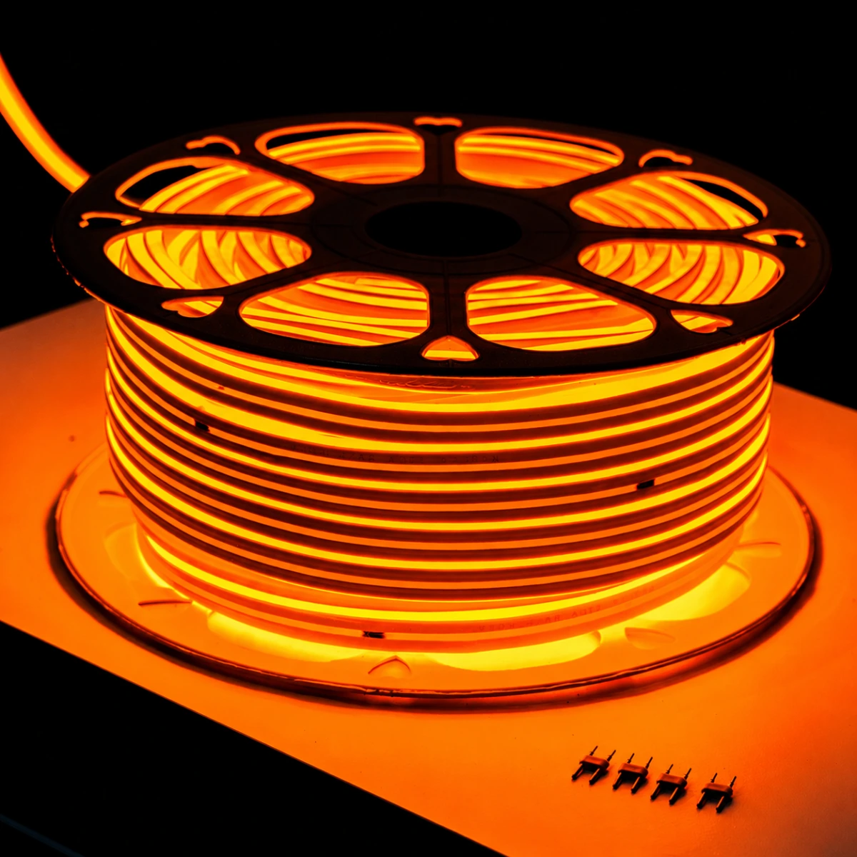 Carrete completo de manguera LED neón naranja de 50 metros encendida