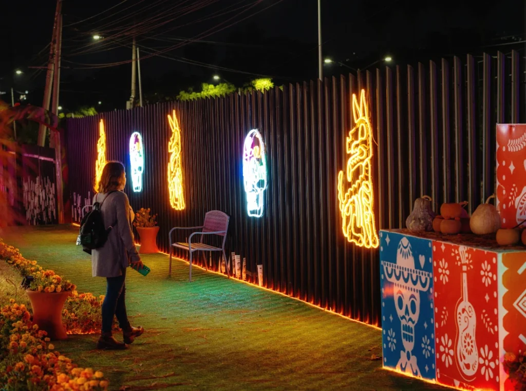 Fabricante de adornos para día de muertos en México